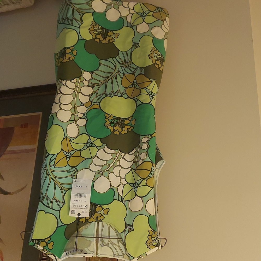 Dress - Picture 2 of 2